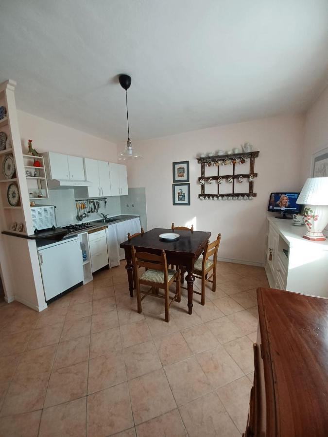Casa Vacanze L'Acquerello Lari Eksteriør billede