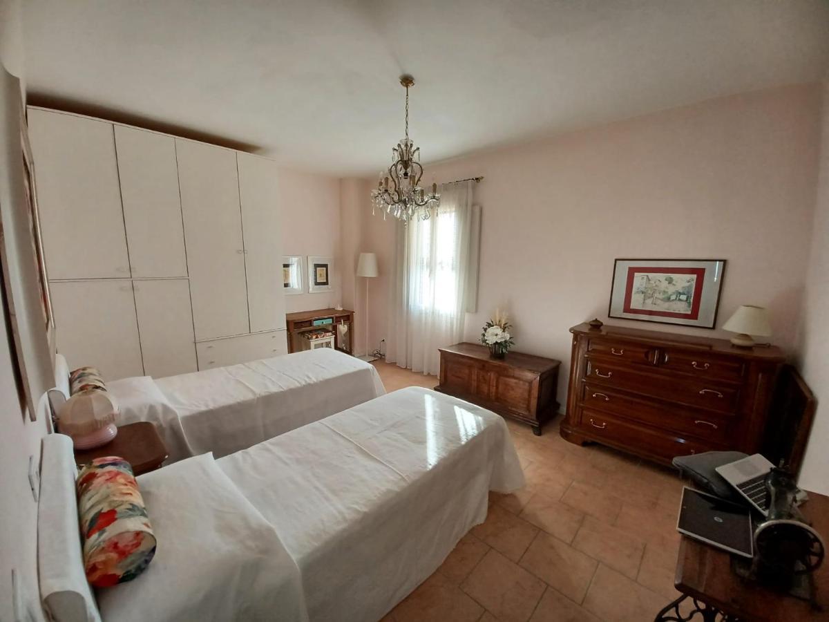 Casa Vacanze L'Acquerello Lari Eksteriør billede