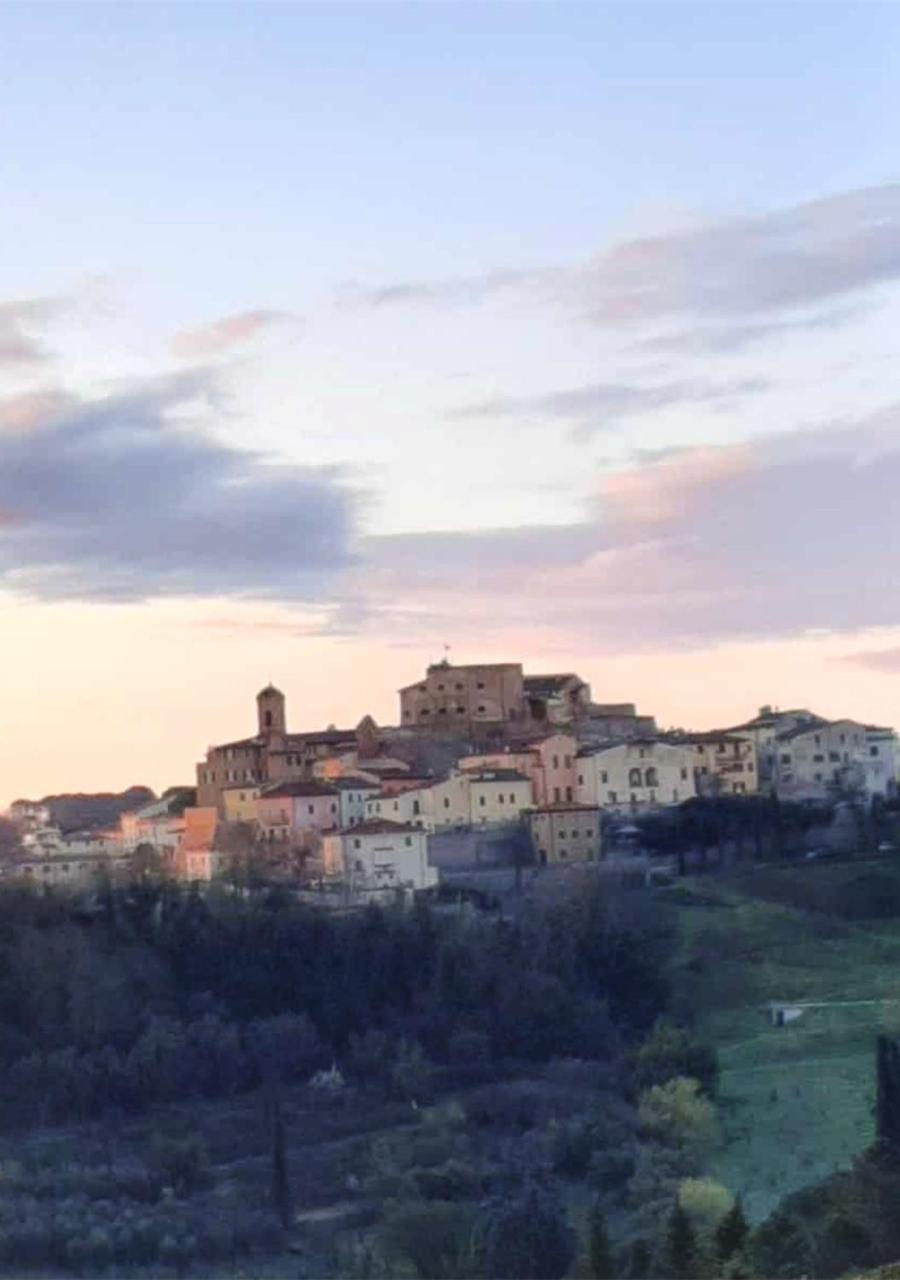 Casa Vacanze L'Acquerello Lari Eksteriør billede