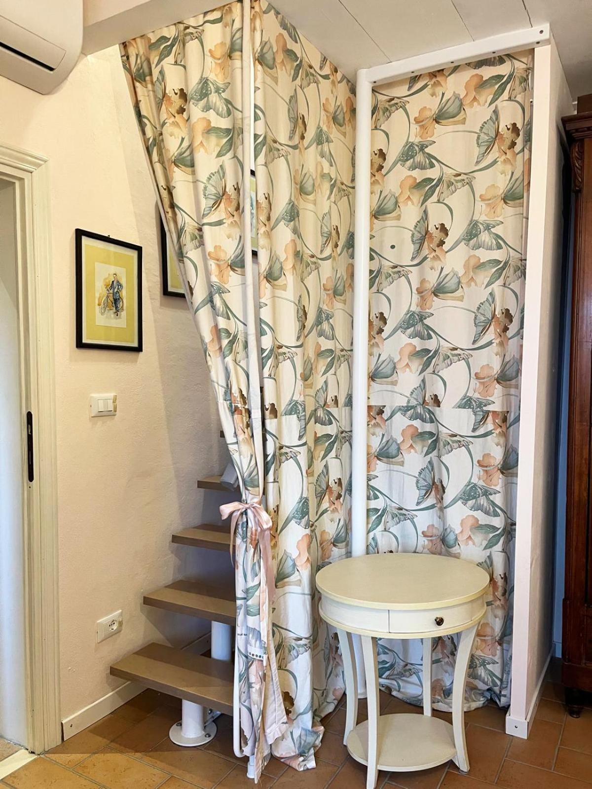 Casa Vacanze L'Acquerello Lari Eksteriør billede